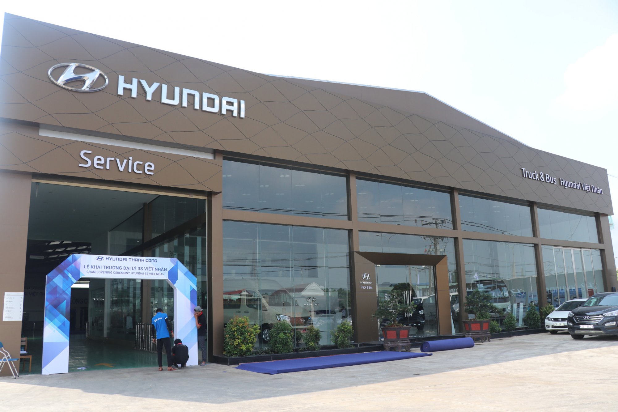 Toàn cảnh Showroom Hyundai Việt Nhân